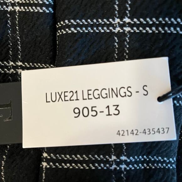 LulaRoe Luxe 21 Plaid Leggings in Black/White Size Small - Picture 6 of 7